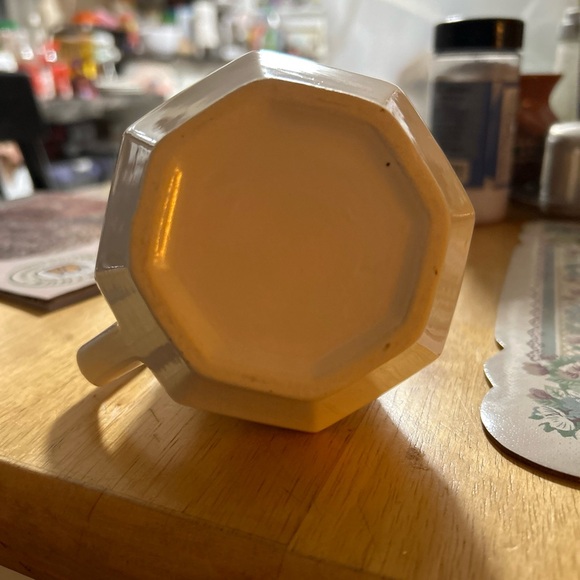 Vintage homer Laughlin, colonial white creamer, Dover stoneware, holds 12 ounces - Picture 6 of 6